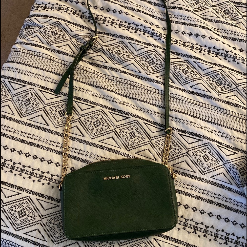Like new!! Michael Kors crossbody